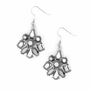 Paparazzi Fiercely Famous Earrings